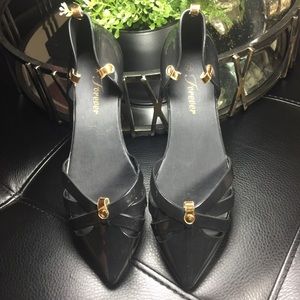Very good condition black flats size 7.5